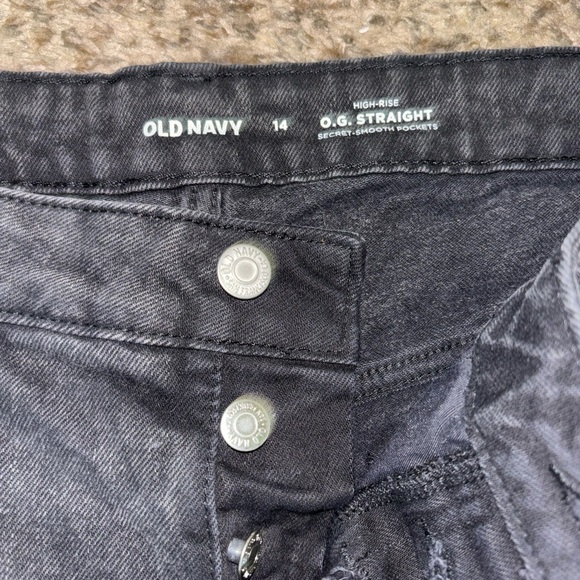 Old navy OG straight shorts - Picture 2 of 3